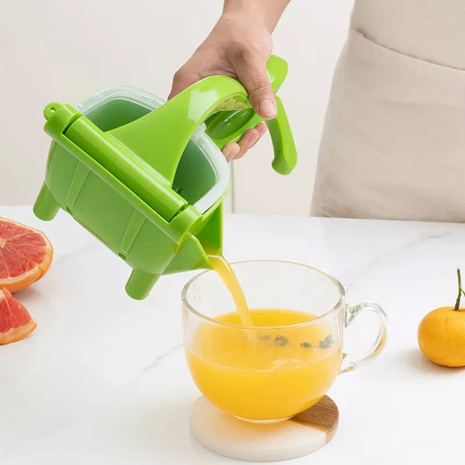 Manual Plastic Fruit Juicer, Hand Press Lemon Squeezer Hand Juicer Citrus Press Juicer Fruit Extractor Tool for Orange, Limes, Lemon ( Brown Box )