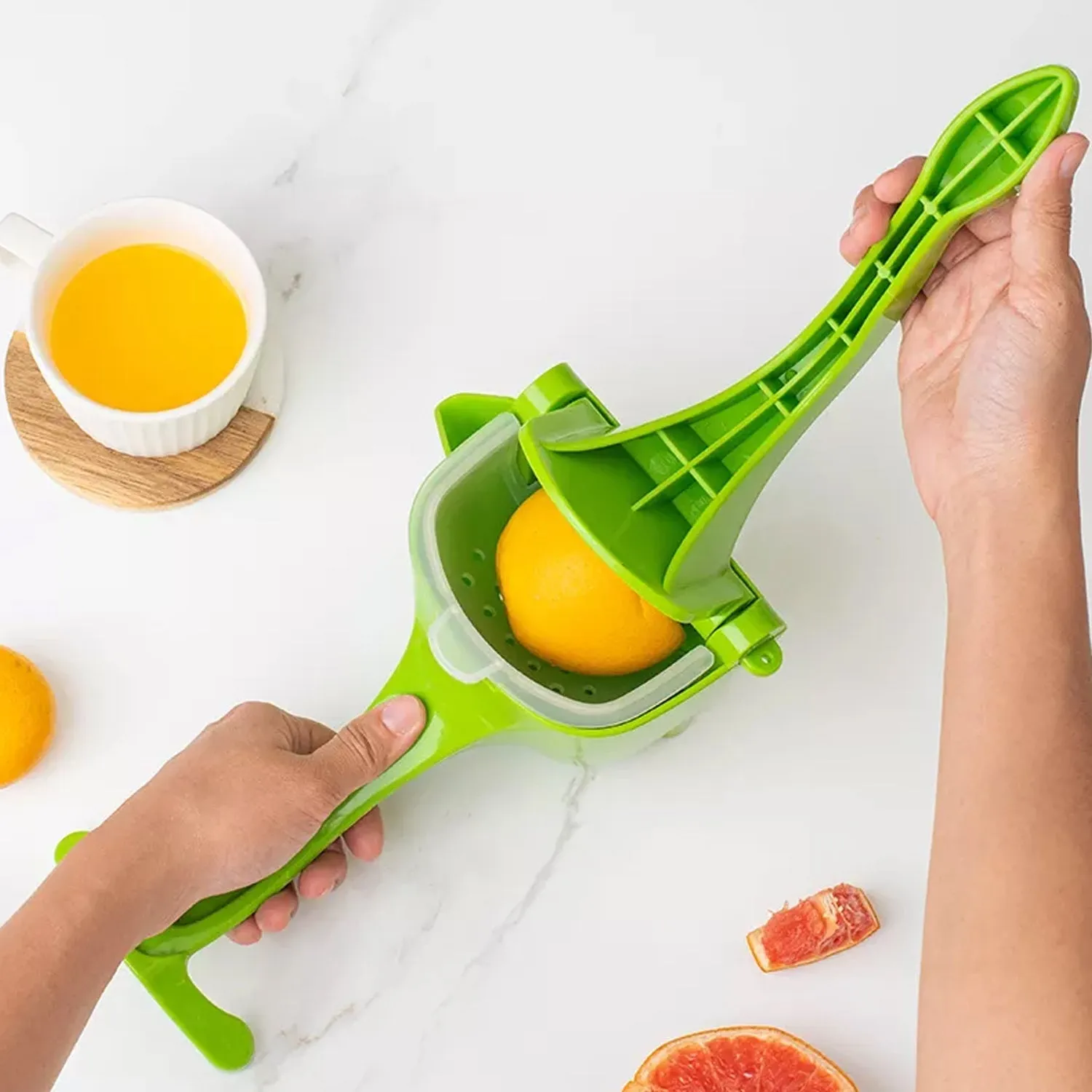 Manual Plastic Fruit Juicer, Hand Press Lemon Squeezer Hand Juicer Citrus Press Juicer Fruit Extractor Tool for Orange, Limes, Lemon ( Brown Box )