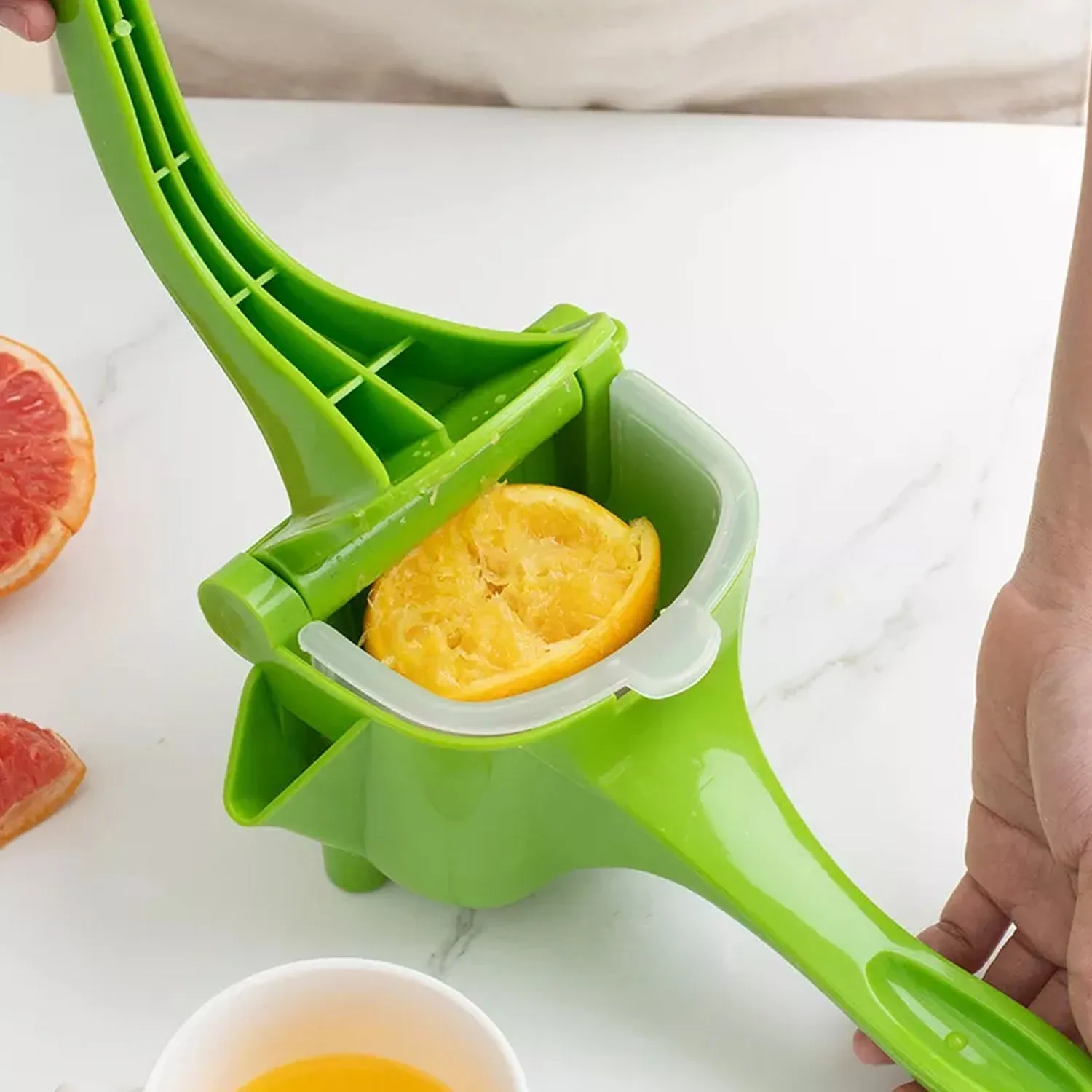 Manual Plastic Fruit Juicer, Hand Press Lemon Squeezer Hand Juicer Citrus Press Juicer Fruit Extractor Tool for Orange, Limes, Lemon ( Brown Box )