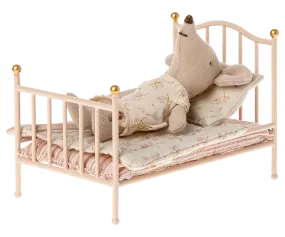 Mouse Rose Vintage Bed